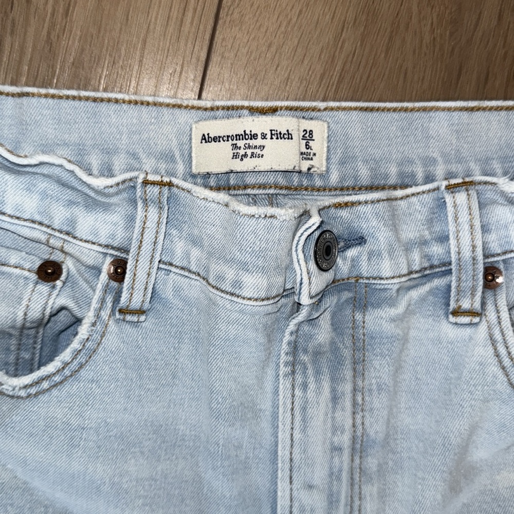 Abercrombie and Fitch the skinny high-rise Jean - Picture 2 of 4